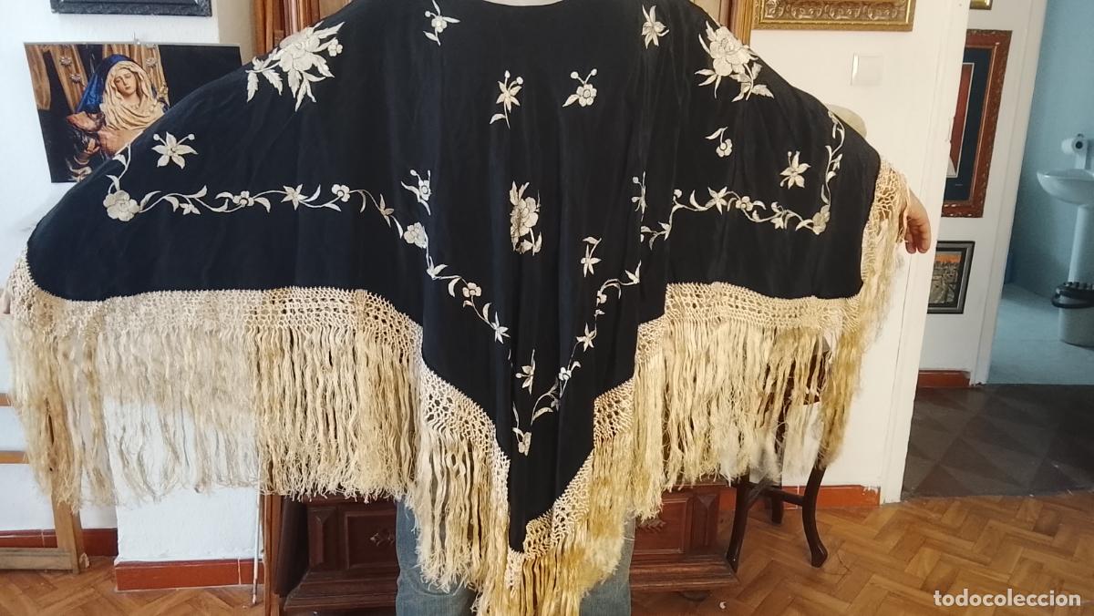 Antig&uuml;edades: PONCHO GRAN MANTON ARTESANAL BORDADO A MANO CON PRECIOSOS FLECOS ARTESANIA TEXTIL SEVILLA