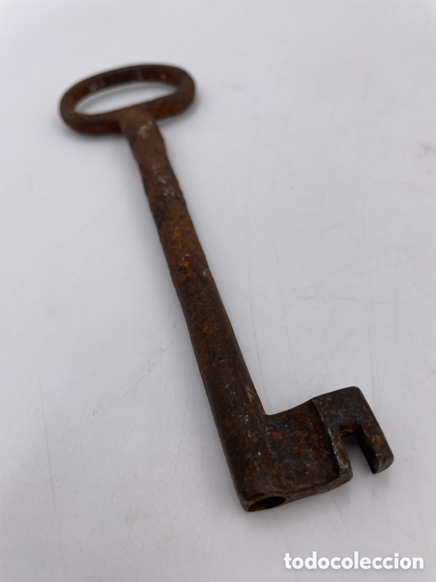 Antig&uuml;edades: Llave antigua de hierro.