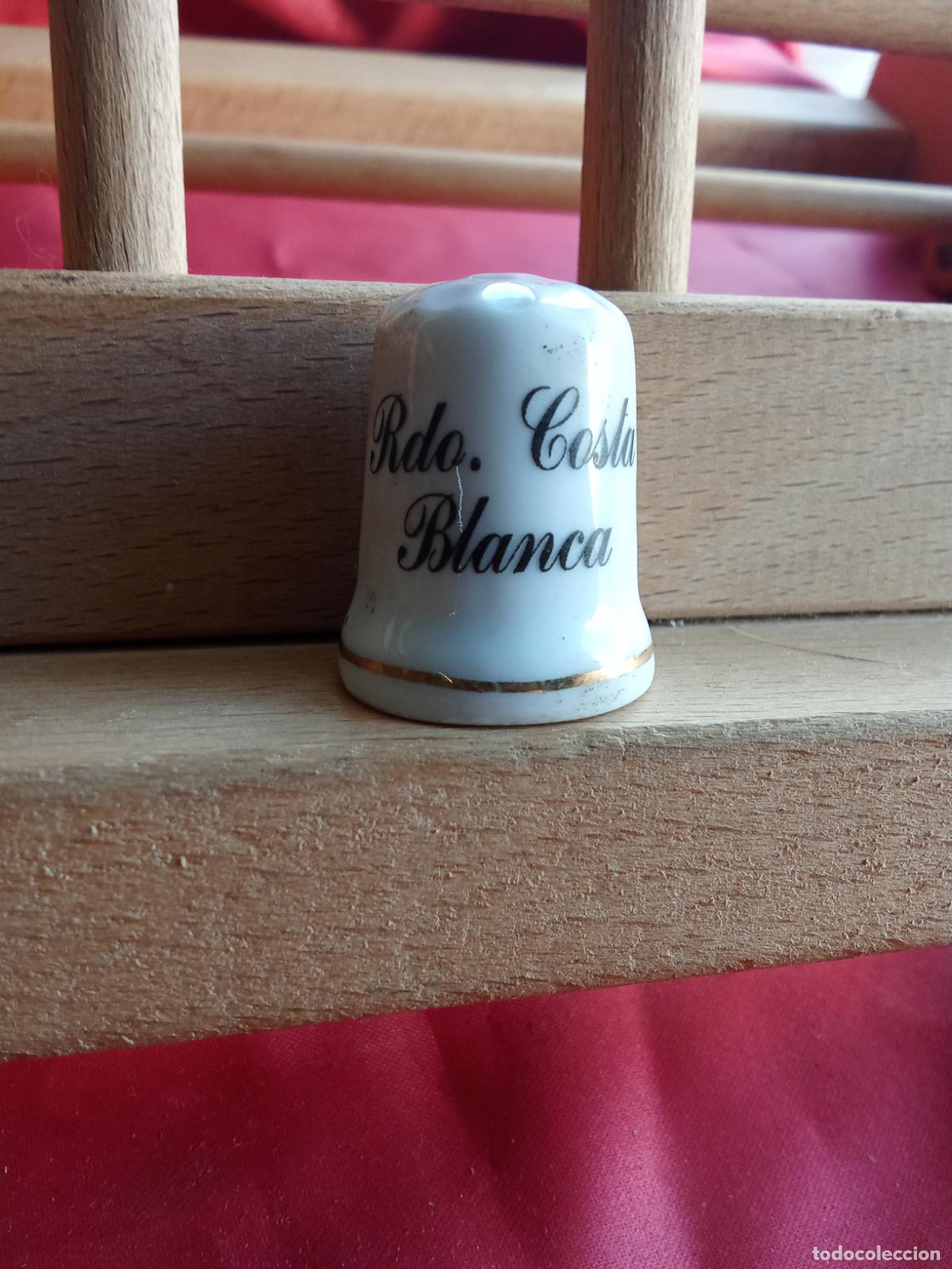 Antig&uuml;edades: Dedal recuerdo costa blanca, porcelana (recuerdo costa blanca). Caja dedales