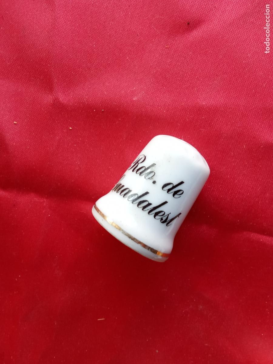 Antig&uuml;edades: Dedal recuerdo Guadalest, nombre detr&aacute;s, Alicante, porcelana. Caja dedales