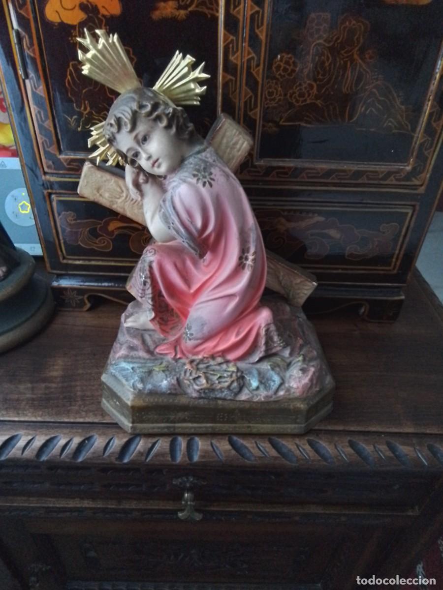 Antig&uuml;edades: Precioso Ni&ntilde;o Jesus de Pasi&oacute;n, medidas base20 x 15 cm altura 30 cm con la corona. Olot