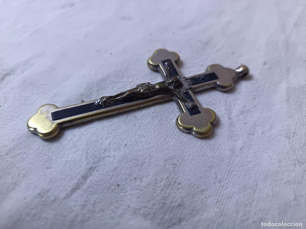 Oggetti Antichi: peque&ntilde;o crucifijo de metal, a identificar