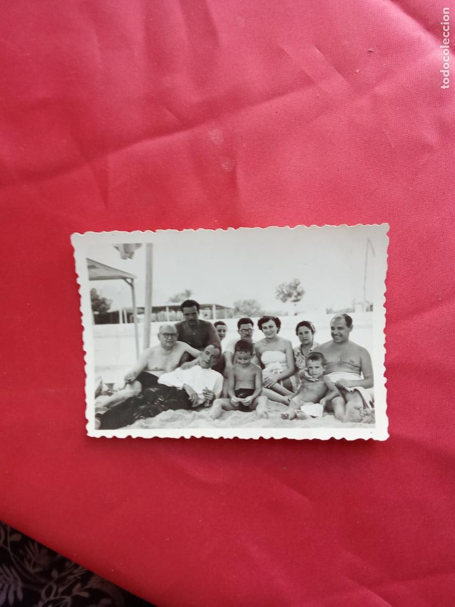 Antig&uuml;edades: Foto familia a&ntilde;os 60, siglo XX Papel.99