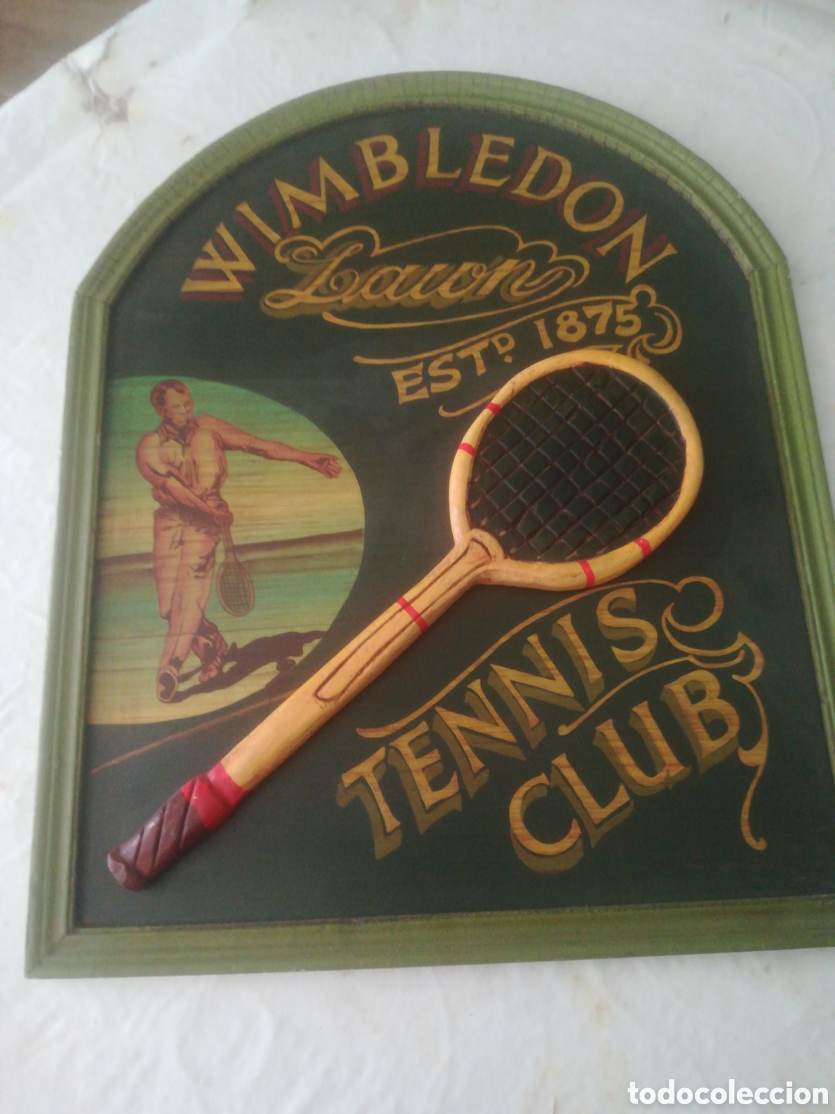 Antig&uuml;edades: Cuadro de maderade Wimbledon vintage con raqueta