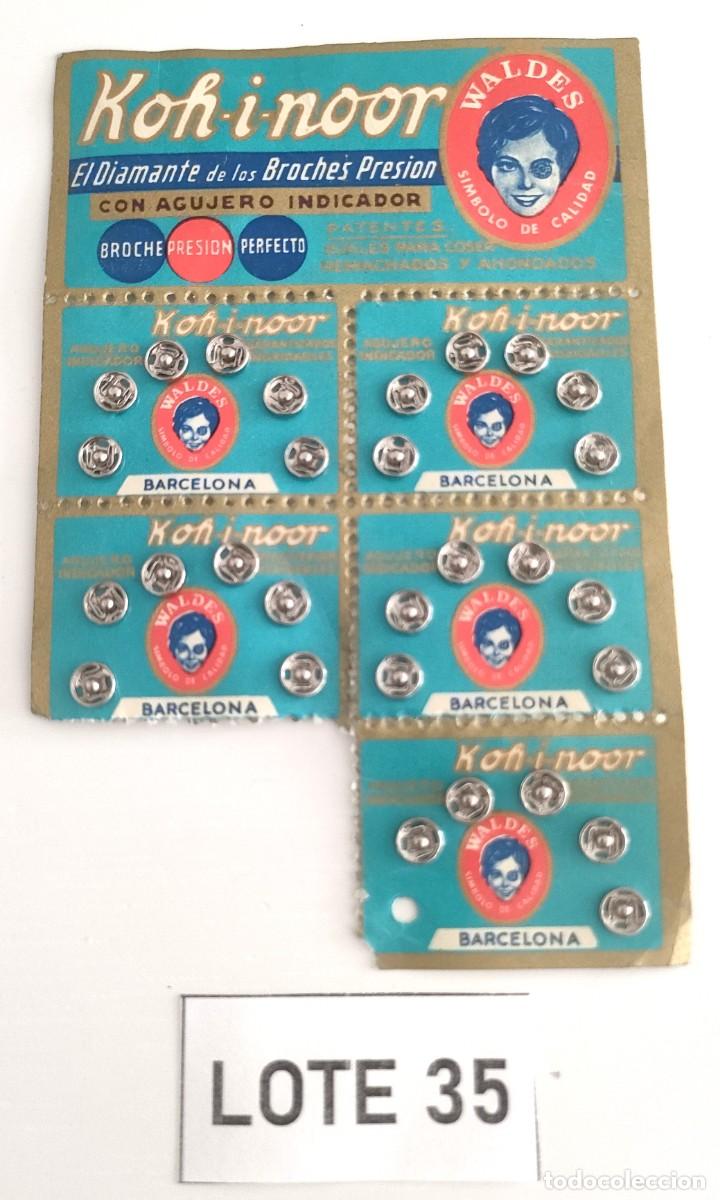 Antig&uuml;edades: Antiguo bl&iacute;ster Broches a presi&oacute;n (corchetes) plata Waldes Koh-i-noor (lote 35)