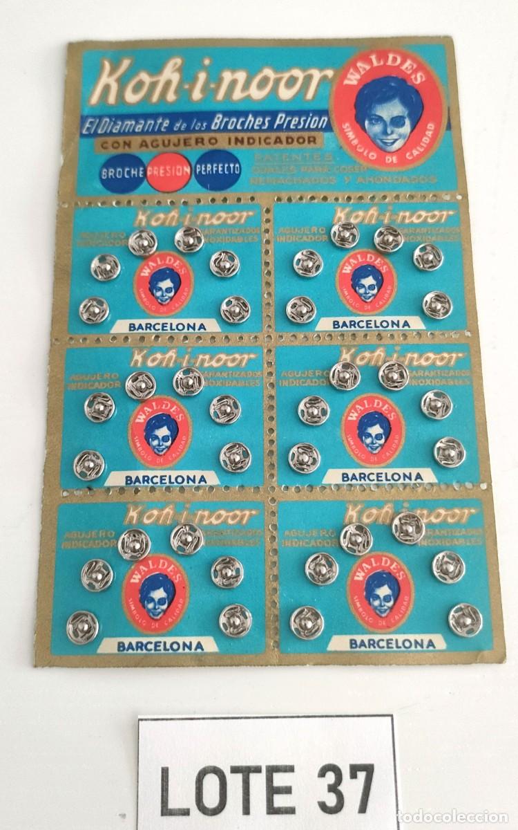 Antig&uuml;edades: Antiguo bl&iacute;ster Broches a presi&oacute;n (corchetes) plata Waldes Koh-i-noor (lote 37)