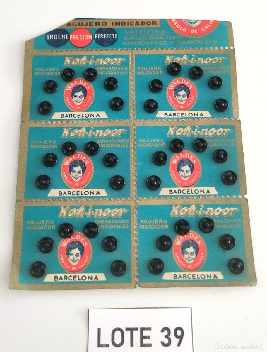 Antig&uuml;edades: Antiguo bl&iacute;ster Broches a presi&oacute;n (corchetes) negros Waldes Koh-i-noor (lote 39)