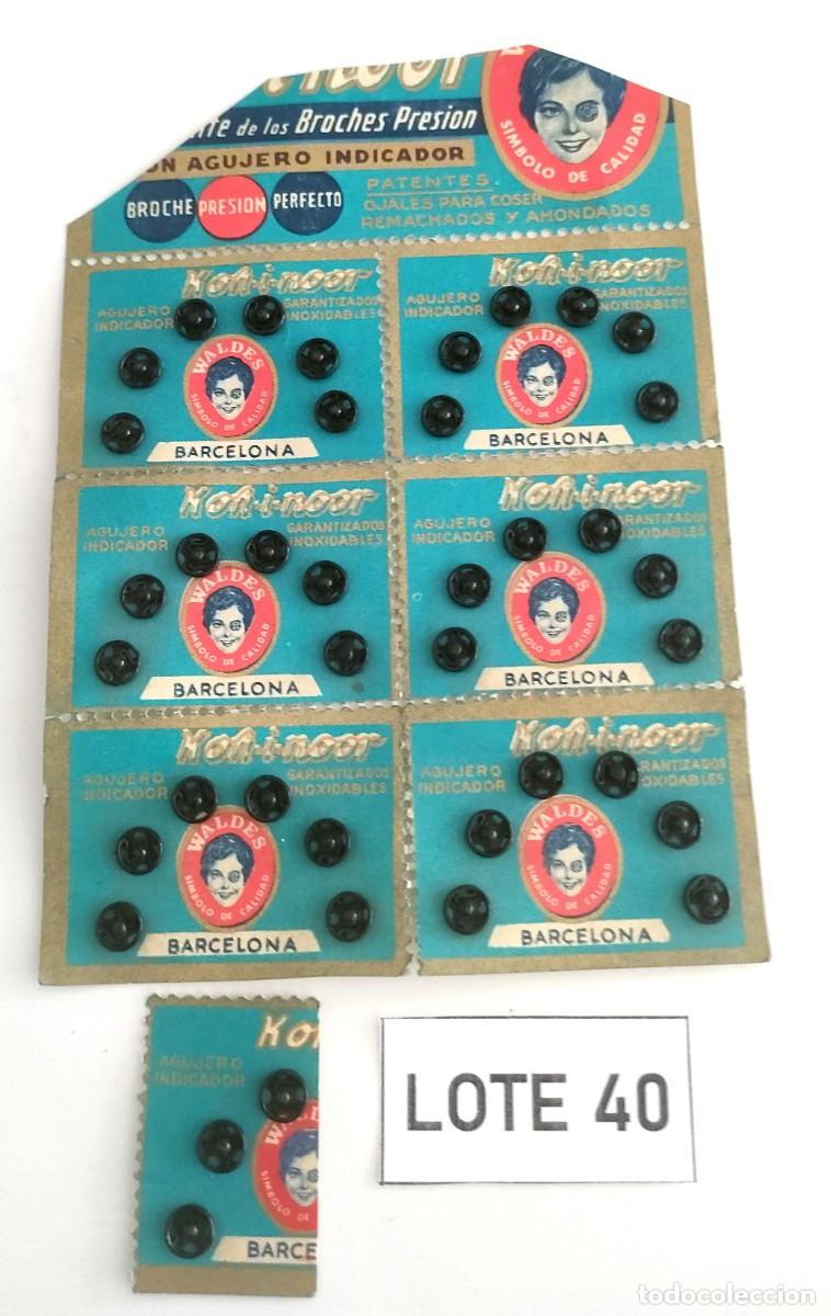 Antig&uuml;edades: Antiguo bl&iacute;ster Broches a presi&oacute;n (corchetes) negros Waldes Koh-i-noor (lote 40)