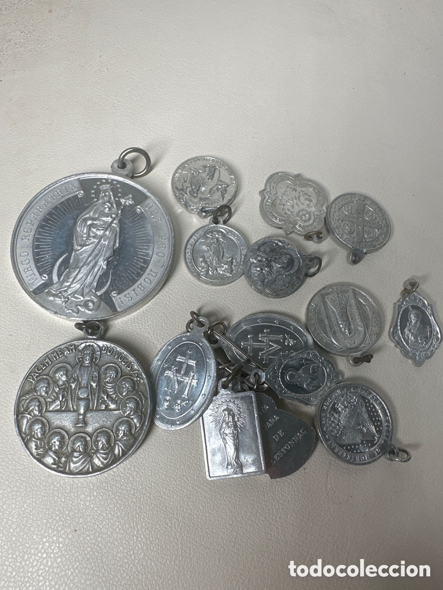 Antig&uuml;edades: Lote de medallas religiosas de n&iacute;quel