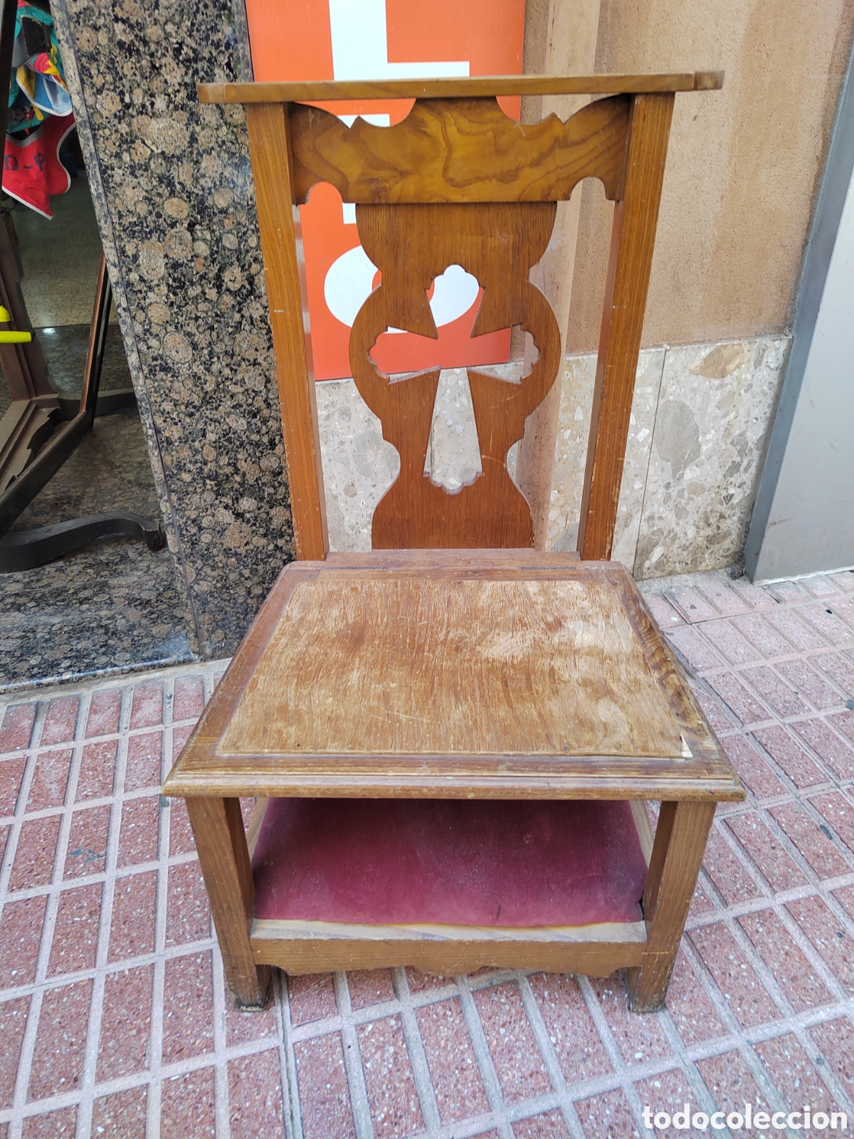Antig&uuml;edades: Silla reclinatorio de iglesia - Foto 1