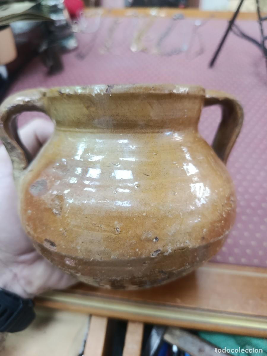 Antig&uuml;edades: Puchero antiguo de cer&aacute;mica vidriada.