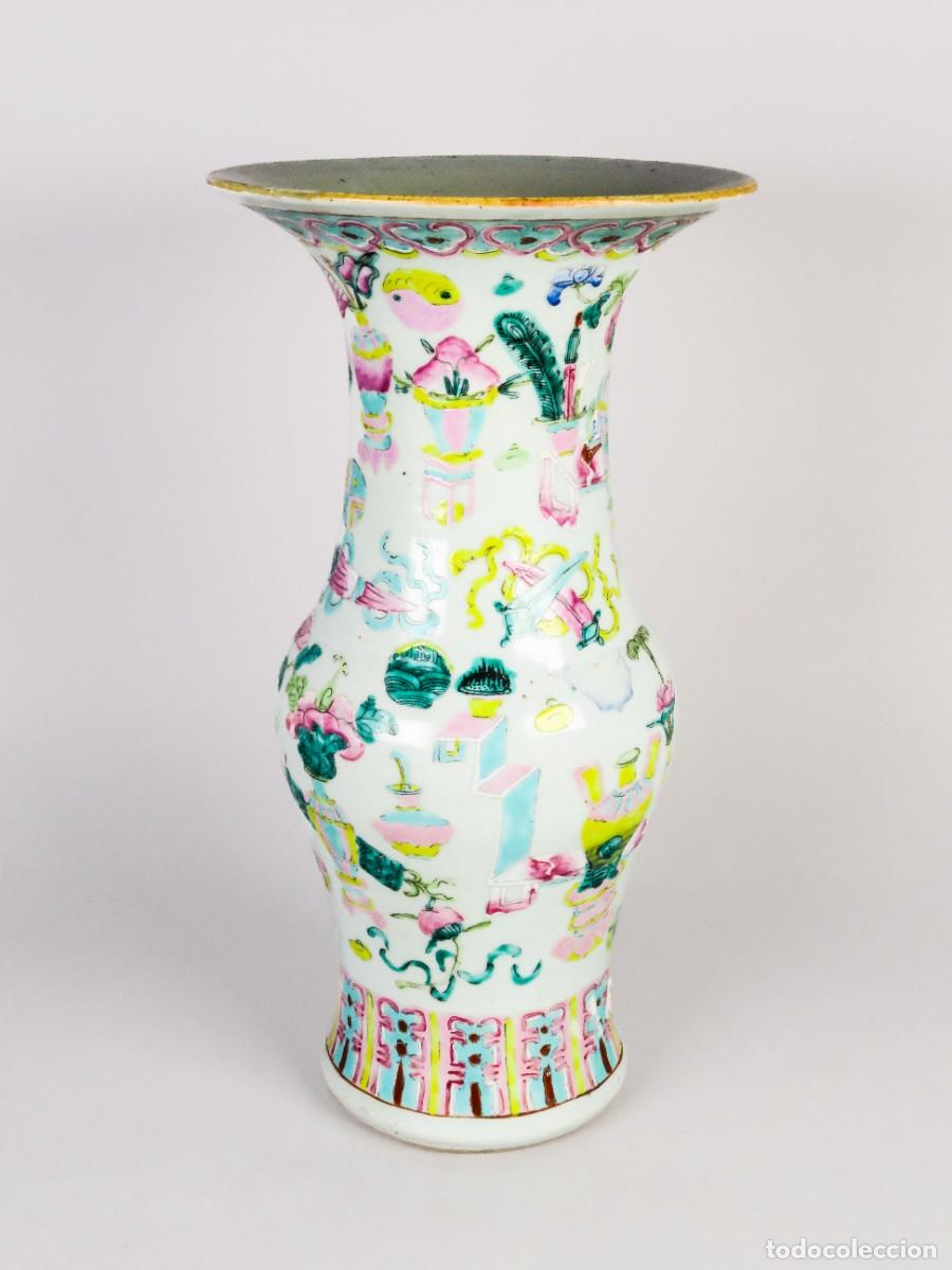 Antig&uuml;edades: Jarr&oacute;n abocinado de porcelana china con esmaltes de Familia Rosa Dinast&iacute;a Qing siglo XIX