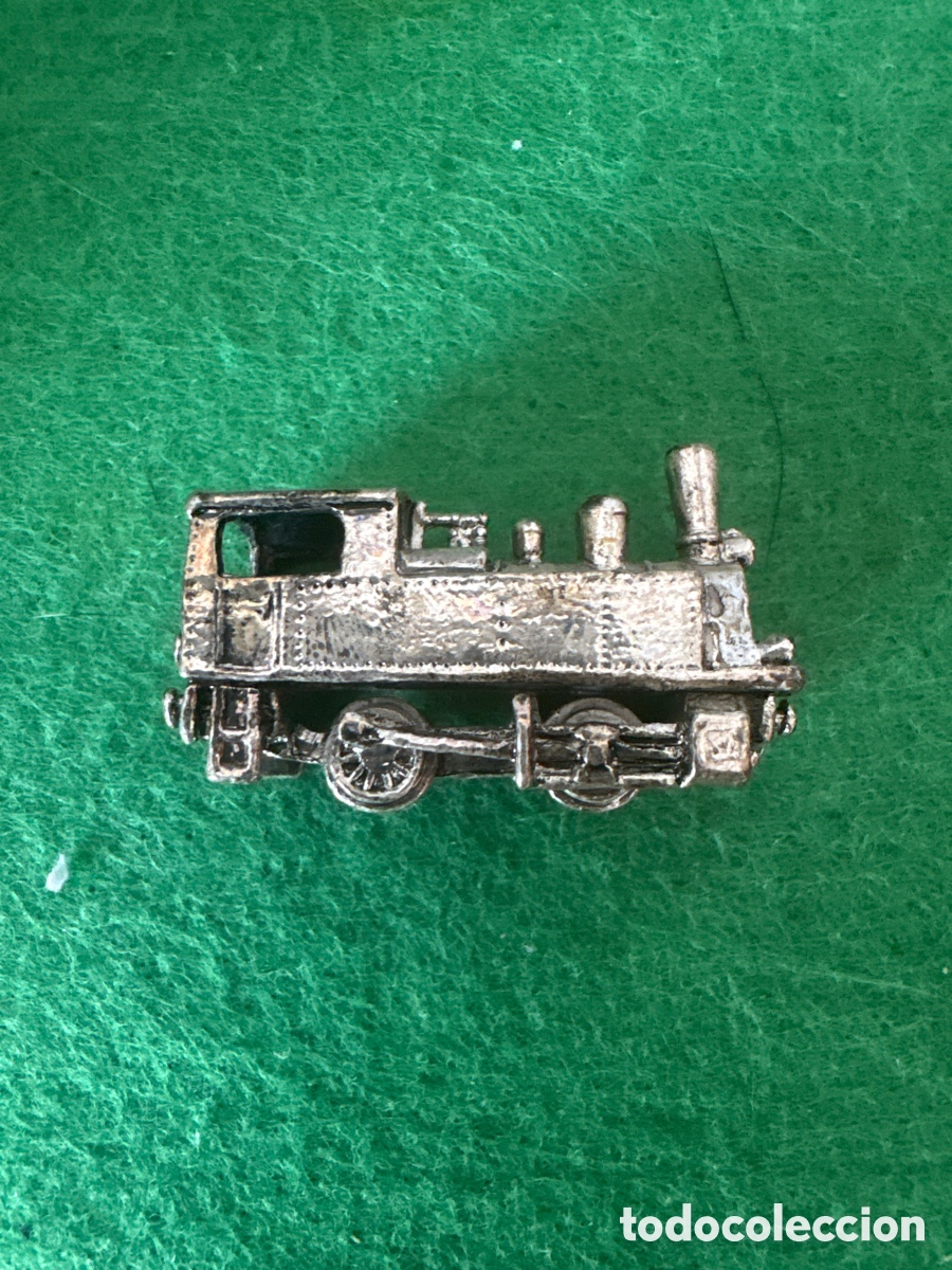 Oggetti Antichi: Figura miniatura en plata de ley ba&ntilde;ada, tren locomotora (A18)