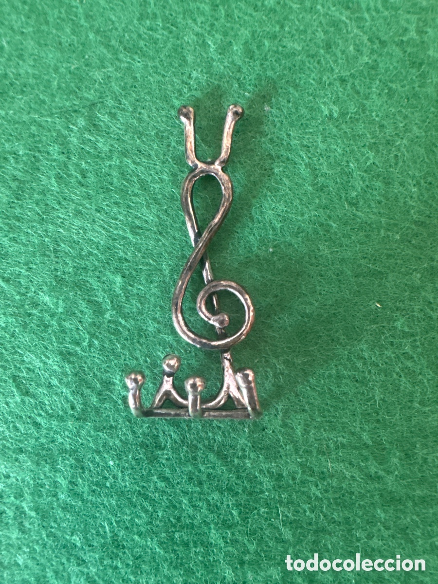 Antiquit&auml;ten: Figura miniatura en plata de ley ba&ntilde;ada, atril m&uacute;sica (A18)