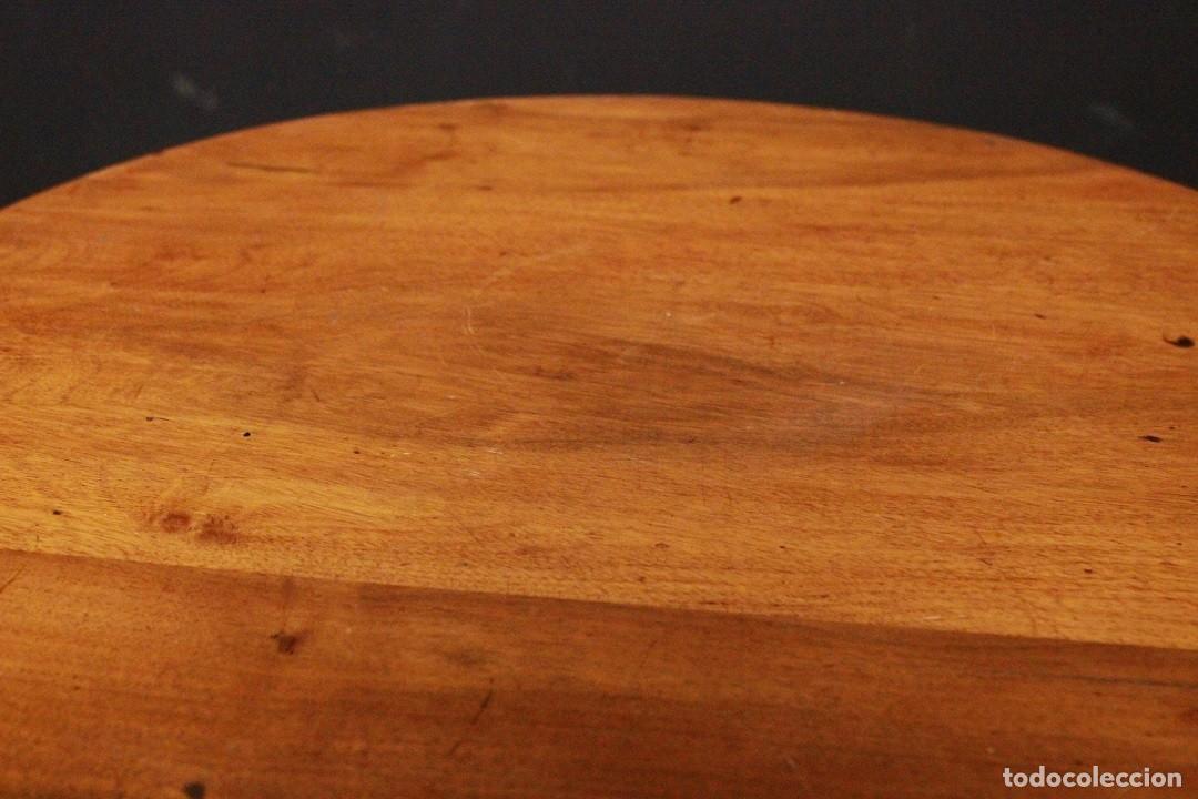 Antig&uuml;edades: MESA AUXILIAR FRANCESA REDONDA DE MADERA CLARA - Foto 3