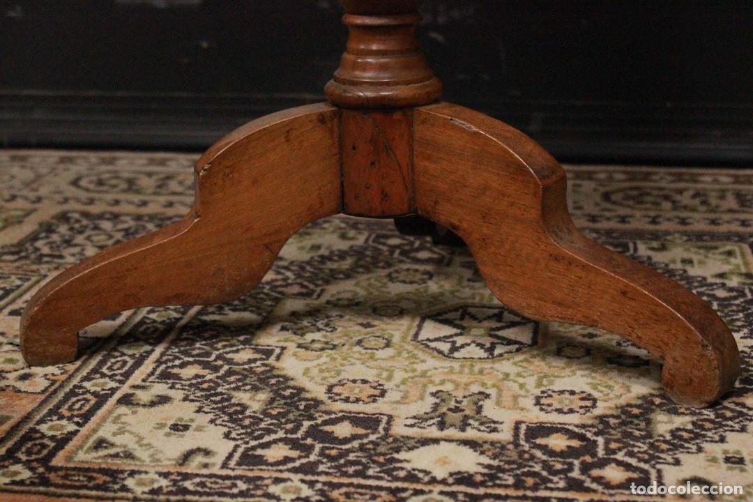 Antig&uuml;edades: MESA AUXILIAR FRANCESA REDONDA DE MADERA CLARA - Foto 7