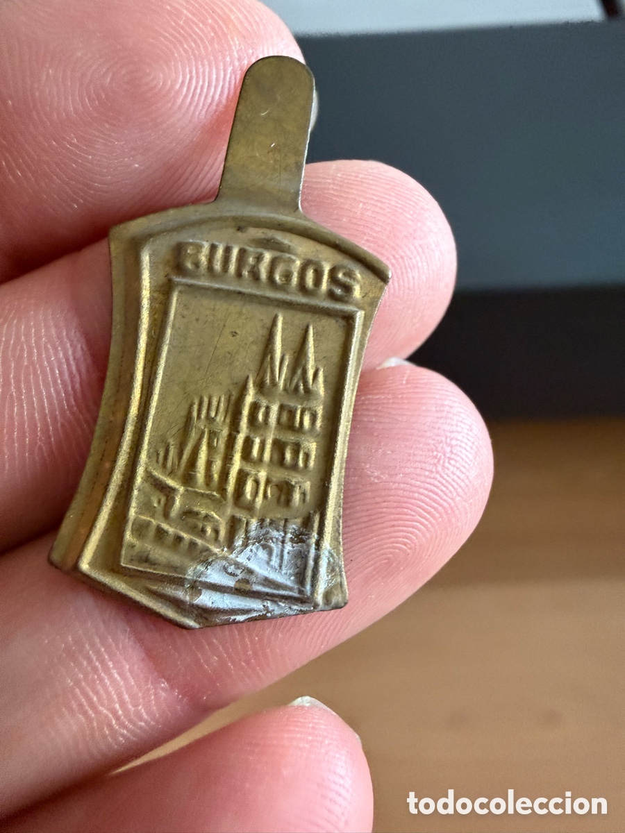 Antig&uuml;edades: INSIGNIA. AUXILIO SOCIAL. BURGOS