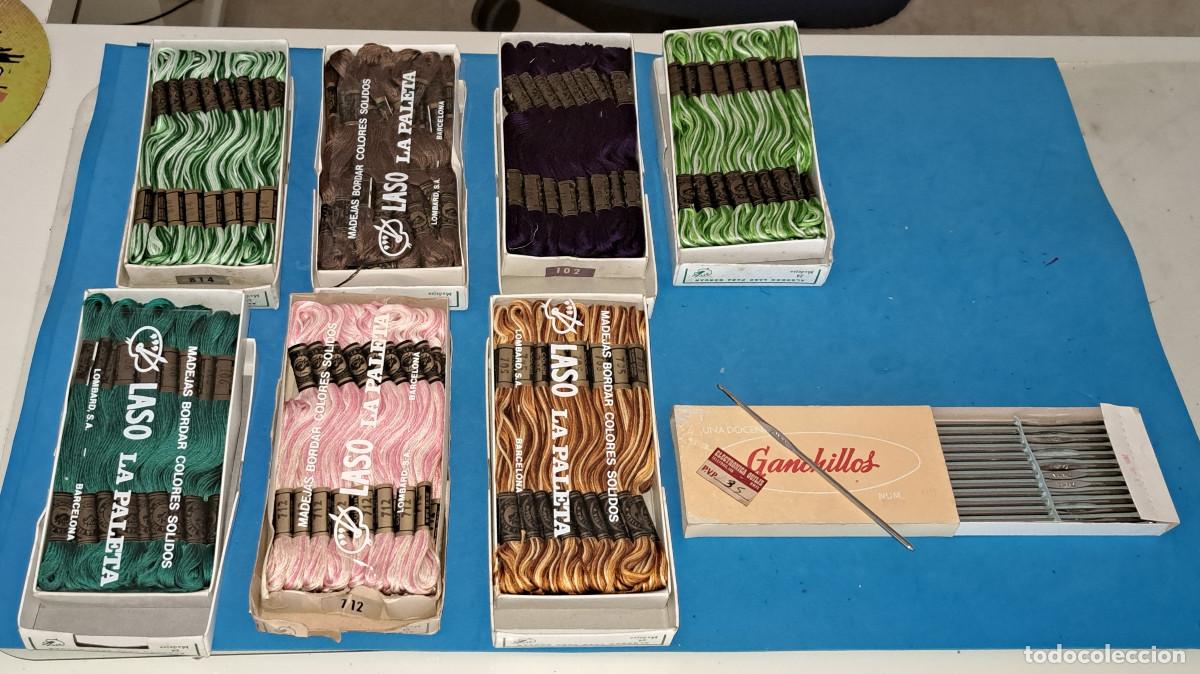 Antig&uuml;edades: LOTE SIETE CAJAS DE ALGOD&Oacute;N LASO PARA BORDAR Y CAJA DE GANCHILLOS - A&Ntilde;OS 70 - A ESTRENAR