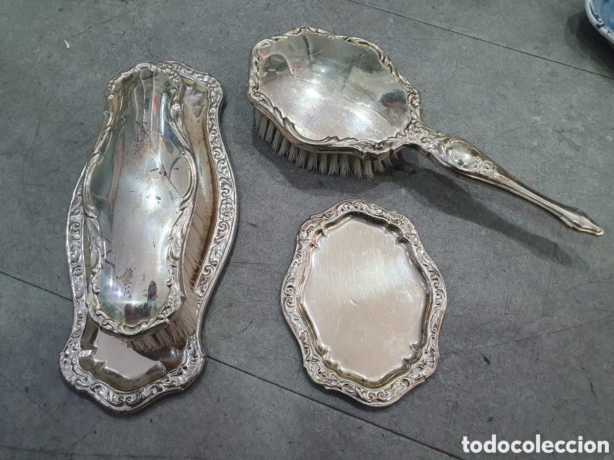 Oggetti Antichi: Juego de tocador en metal plateado. (L120)
