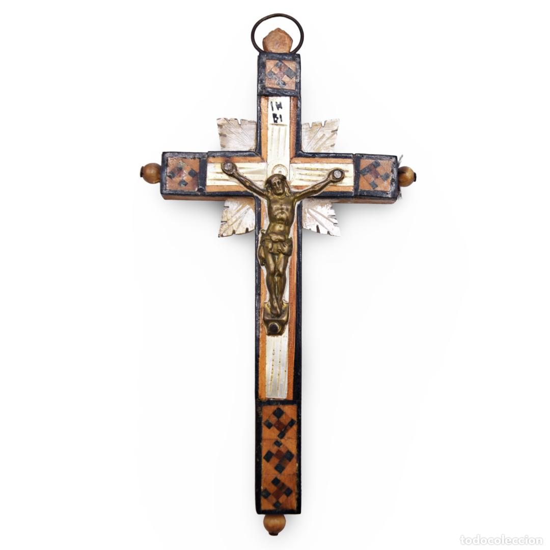 Antiques: Crucifijo antiguo en n&aacute;car y madera - Jerusal&eacute;n