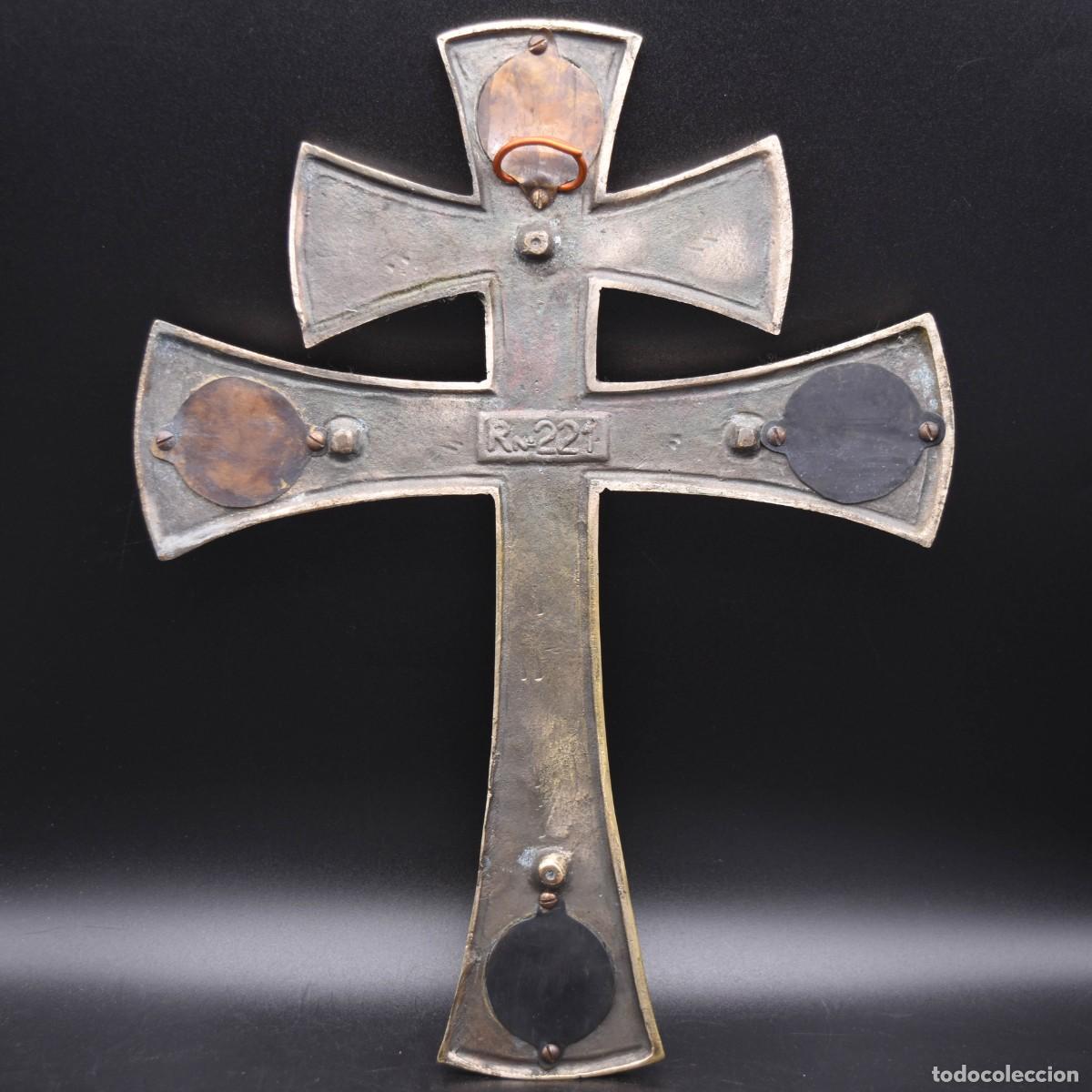 Antig&uuml;edades: Cruz patriarcal en bronce con incrustaciones - Foto 14