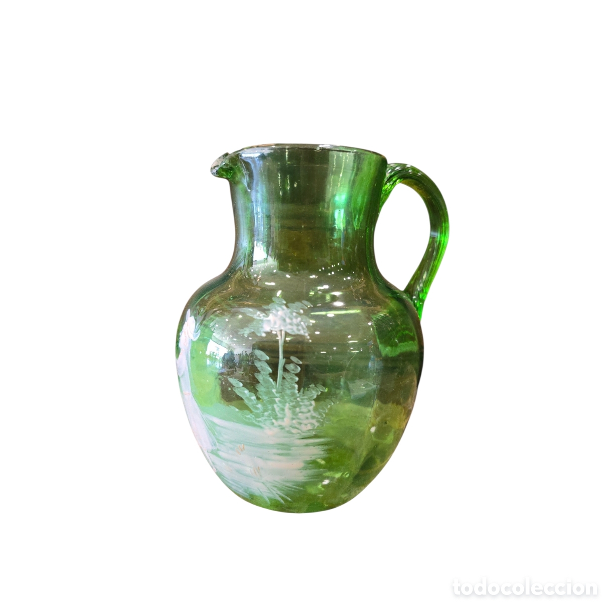 Antig&uuml;edades: Jarra alemana de cristal verde con pintura en relieve (&rdquo;Schneemalerei&rdquo;) y tapa de esta&ntilde;o
