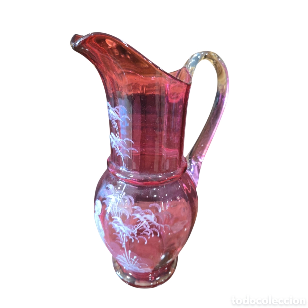 Antig&uuml;edades: Jarra alemana de cristal rojizo con asa, pintura en relieve (Schneemalerei) y tapa de esta&ntilde;o