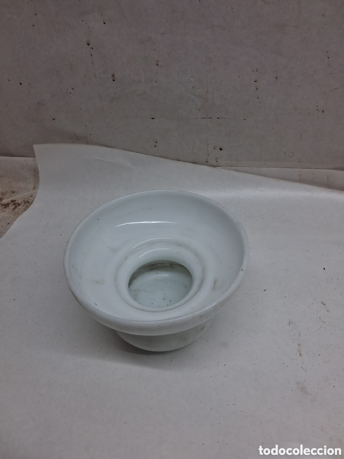 Antig&uuml;edades: escupidera opalina blanca - Foto 2