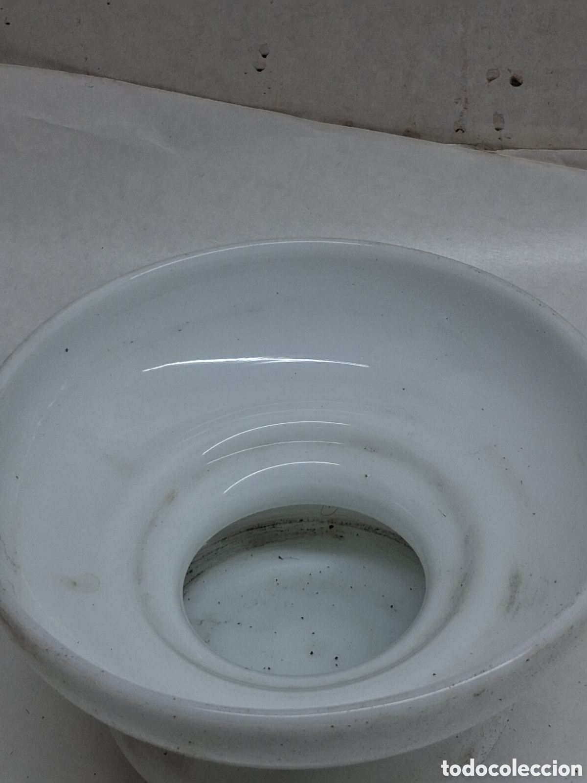 Antig&uuml;edades: escupidera opalina blanca - Foto 3