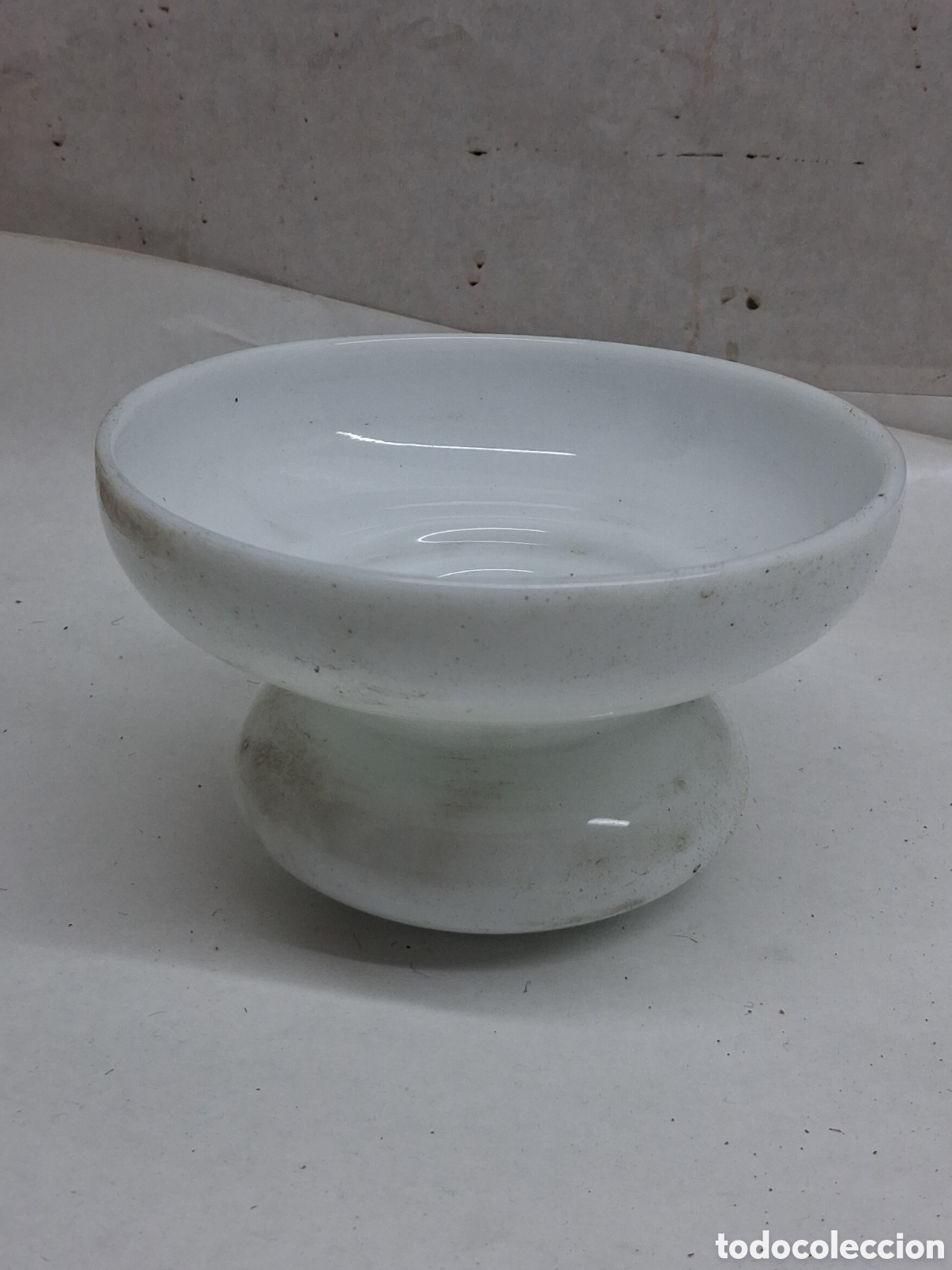Antig&uuml;edades: escupidera opalina blanca - Foto 1