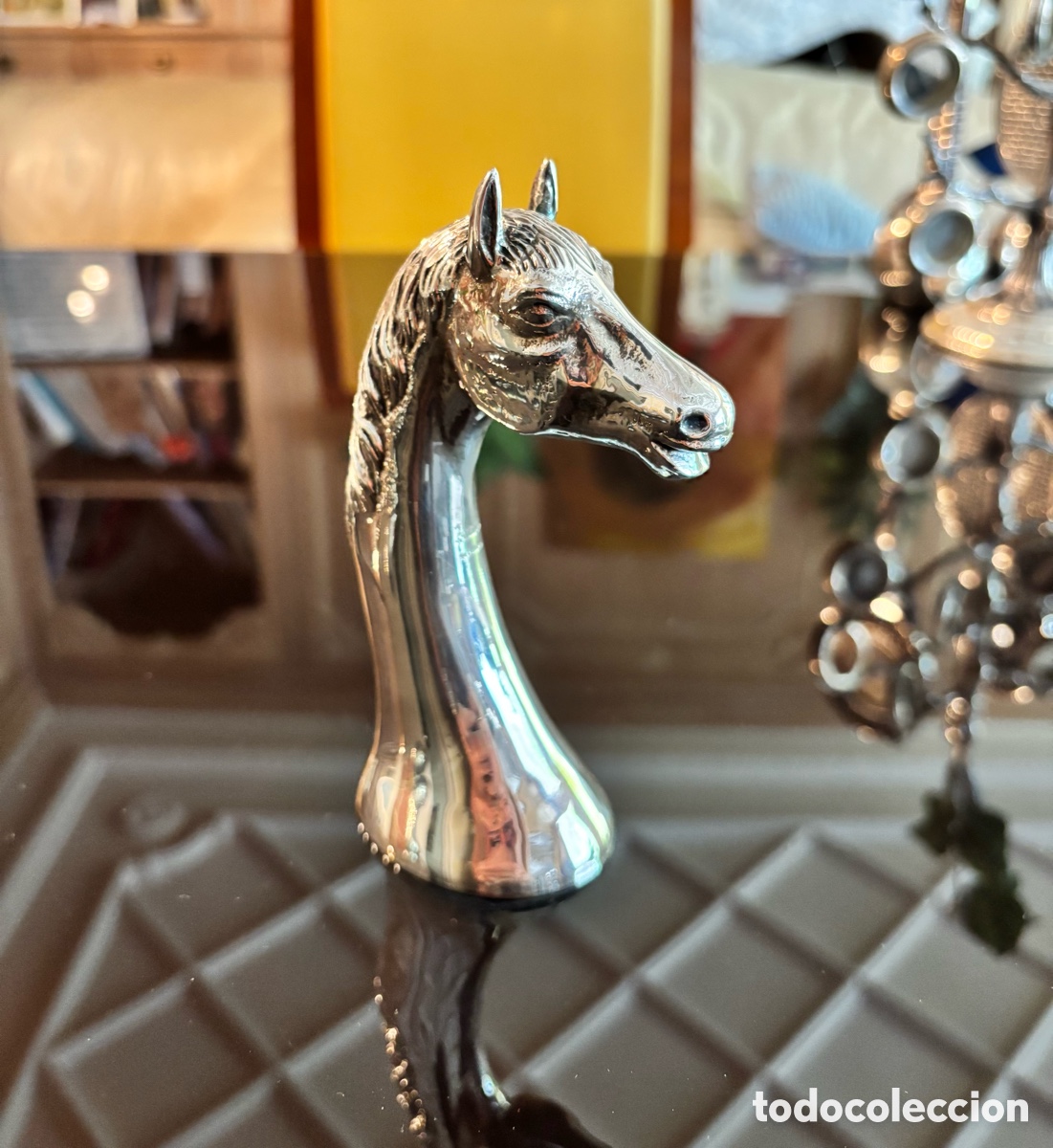 Antig&uuml;edades: Abrebotellas de sobremesa Valent&iacute; Cabeza de Caballo &ndash; Metal plateado &ndash; Made in Spain