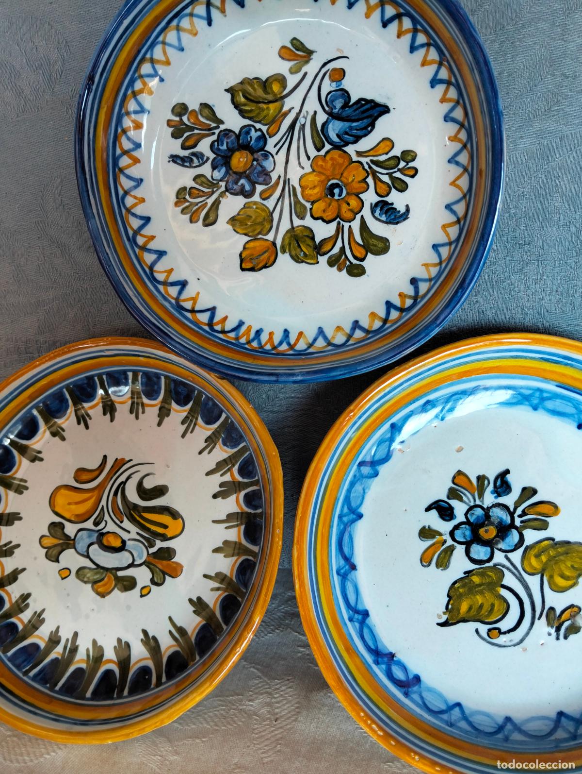 Oggetti Antichi: 3 platos decorativos para colgar en la pared porcelana azul blanco Talavera de la reina flores