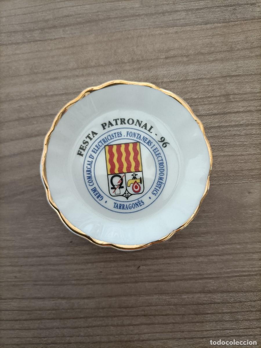 Antig&uuml;edades: peque&ntilde;o plato porcelana gremio electricistas Tarragona 1996 - porcelanas Tamarit - Torredembarra