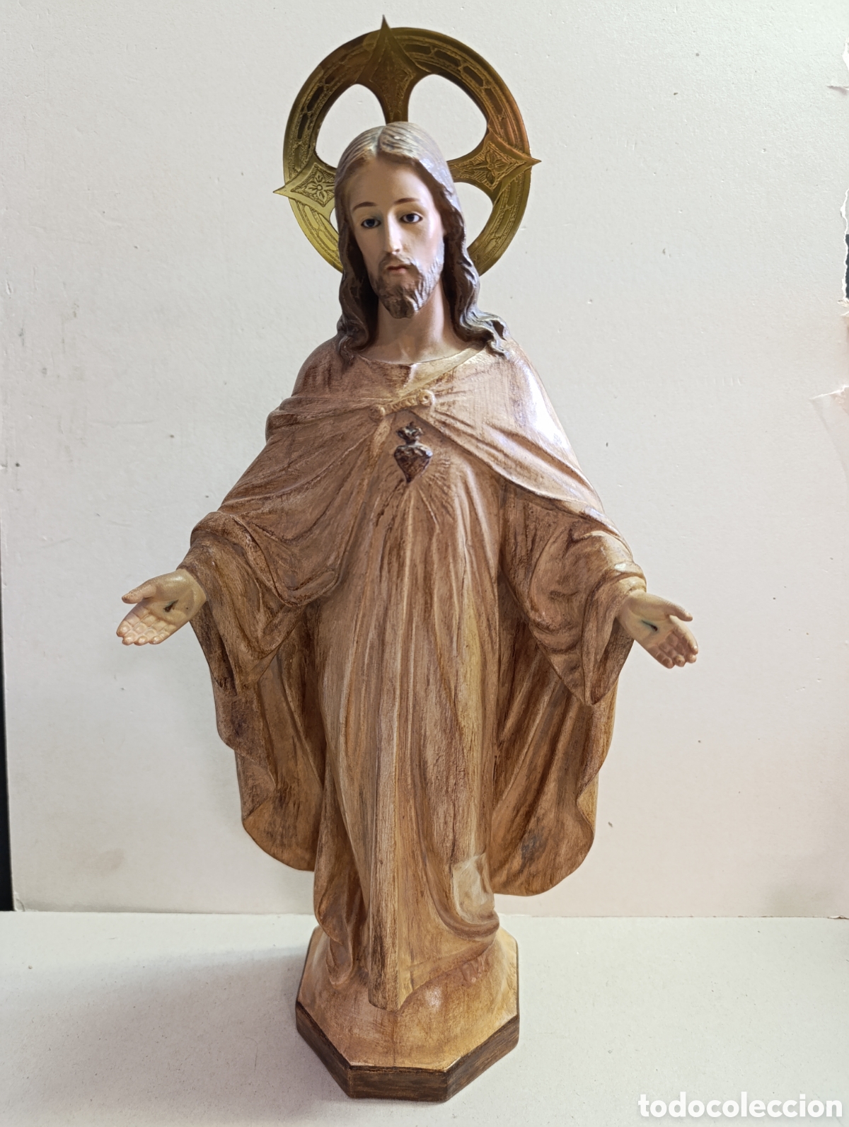 Antig&uuml;edades: SAGRADO CORAZON EN PASTA DE MADERA Y ESCAYOLA. PALOMEQUE. OJOS DE CRISTAL Y ACABADO BRU&Ntilde;IDO.