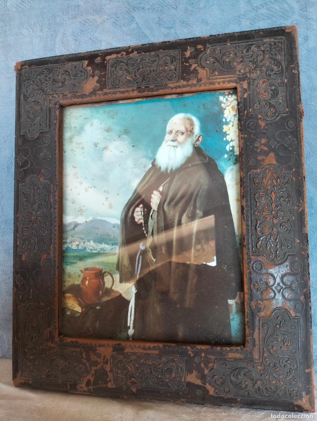 Antig&uuml;edades: Antiguo marco de piel repujado cuadro con l&aacute;mina imagen de santo fray leopoldo de alpandeire