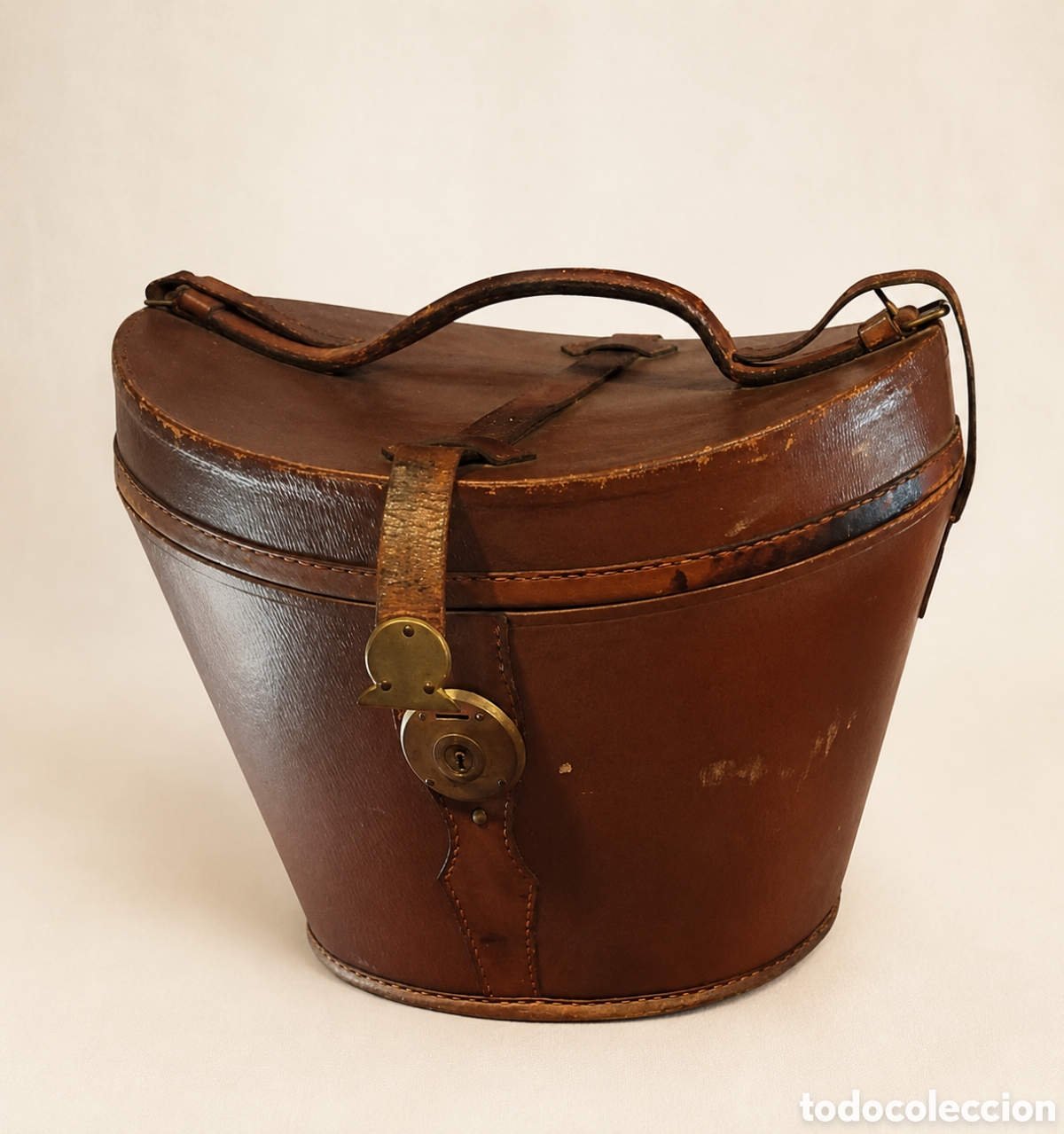 Antig&uuml;edades: Sombrerera antigua de cuero para chistera con interior acolchado + caja original | Estuche de viaje
