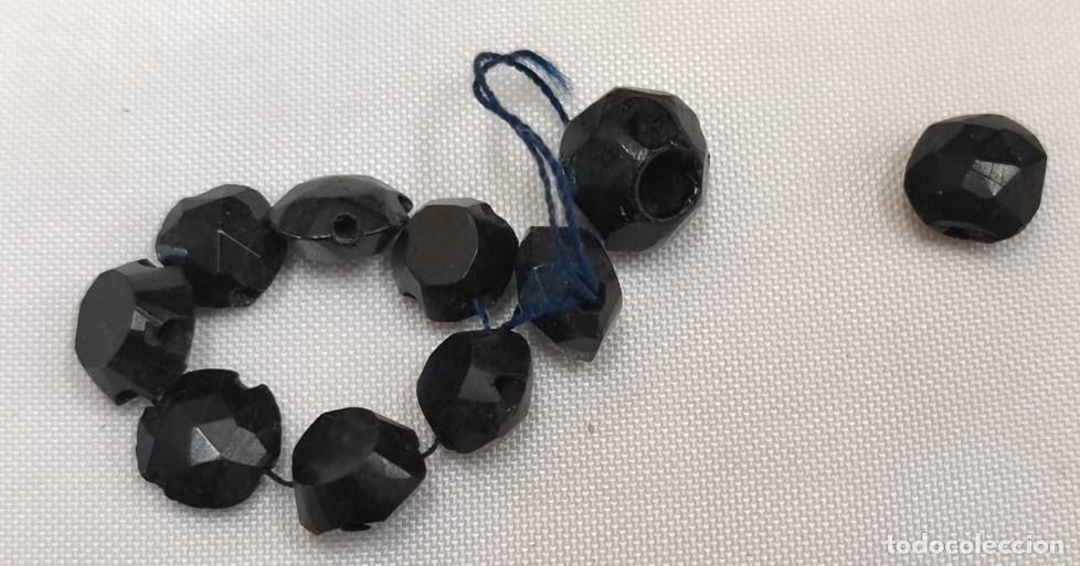 Antiquit&auml;ten: LOTE DE 10 CUENTAS DE AZABACHE PARA JOYERIA, SIGLO XIX