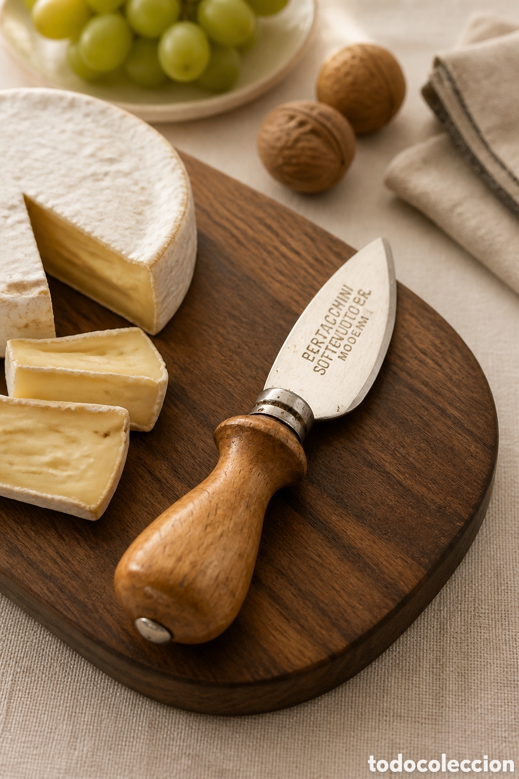 Antig&uuml;edades: Cuchillo para queso parmesano tradicional italiano de la marca Bertacchini. La hoja tiene forma de a