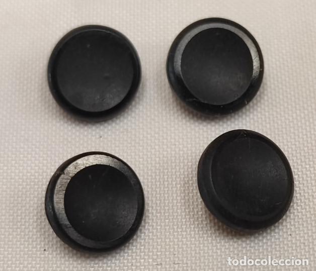 Antiquit&eacute;s: LOTE DE 4 ANTIGUOS BOTONES DE AZABACHE, SIGLO XIX