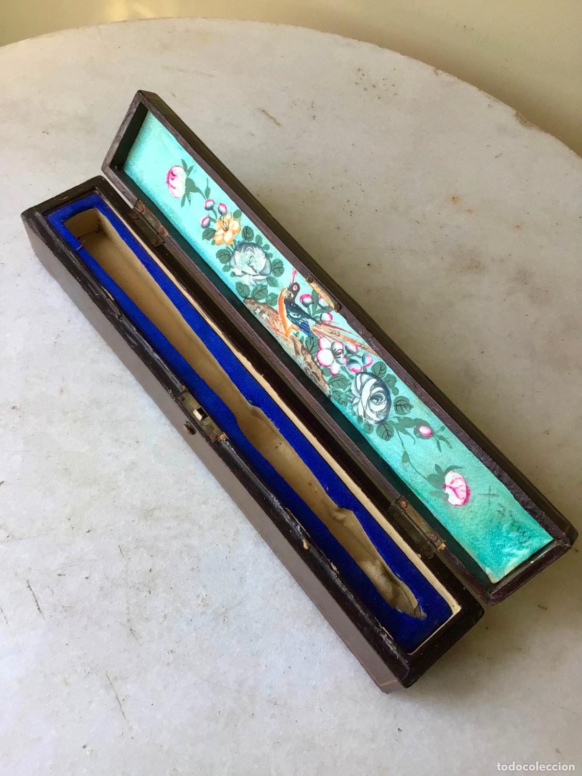 Antig&uuml;edades: ANTIGUA CAJA DE ABANICO SIGLO XIX , LACADA CON INTERIOR PINTADO , CHINOSERIAS NAPOLEON III