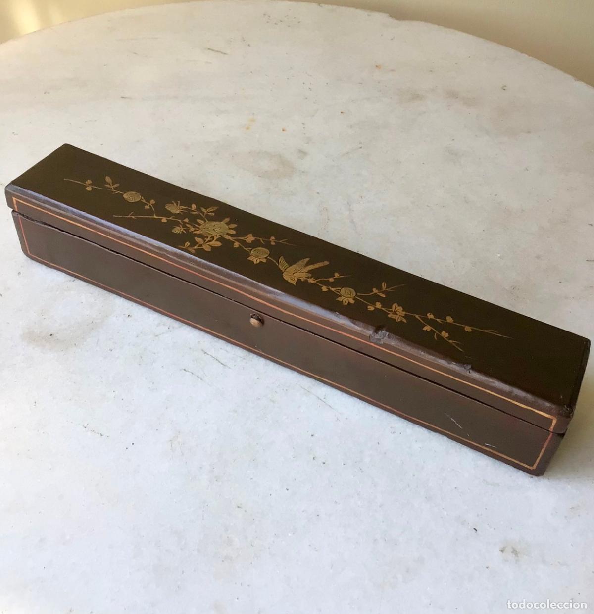 Antig&uuml;edades: ANTIGUA CAJA DE ABANICO SIGLO XIX , LACADA CON INTERIOR PINTADO , CHINOSERIAS NAPOLEON III
