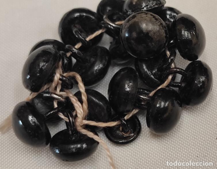 Antiquit&eacute;s: LOTE DE 19 BOTONES ANTIGUOS DE AZABACHE, SIGLO XIX