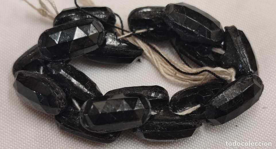 Antiguidades: LOTE DE 16 BOTONES DE AZABACHE OVALADOS, SIGLO XIX