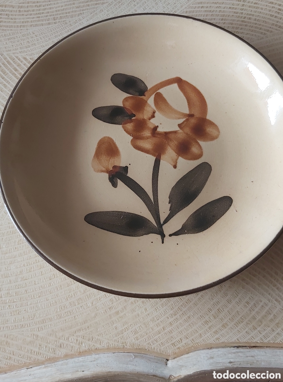 Antig&uuml;edades: Plato Decorativo de Cer&aacute;mica Vintage d 24cm &ndash; A&ntilde;os 60/70 (Pintado a mano)