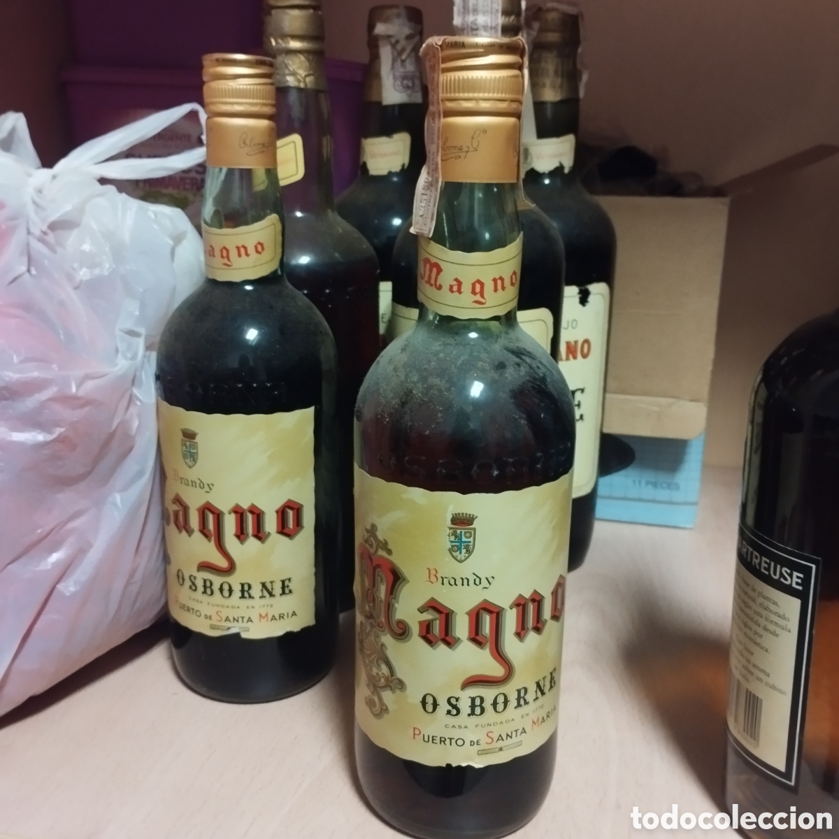 Antig&uuml;edades: Botella magno sello 4 pesetas