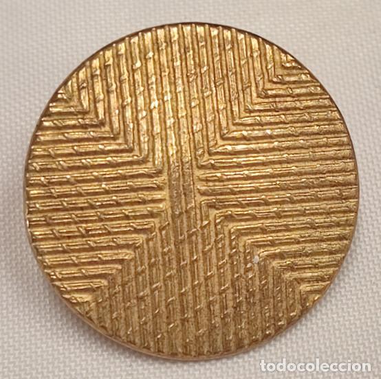 Oggetti Antichi: BOTON ANTIGUO CON TRIPLE BA&Ntilde;ADO EN ORO, TREBLE GILT STANDAR COLOUR, SIGLO XVIII XIX, 23 MM