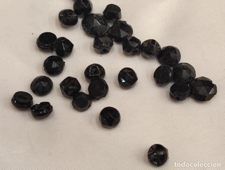 Antiquit&eacute;s: LOTE DE 27 CUENTAS DE AZABACHE PARA JOYERIA, SIGLO XIX