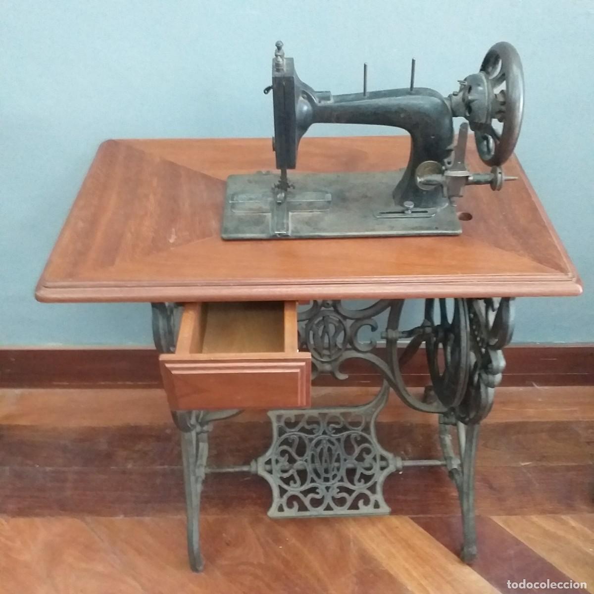 Antig&uuml;edades: MAQUINA DE COSER WERTHEIM, 1.900.