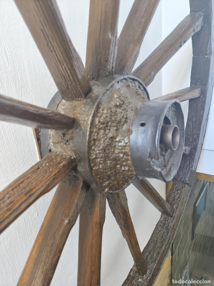 Antig&uuml;edades: Rueda de carruaje decorativa - Foto 3