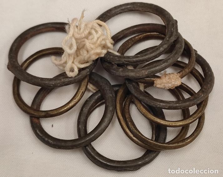 Antiques: LOTE DE 12 ANILLAS ANTIGUAS DE BRONCE PARA COSTURA SUECCION CORTINAS ETC. ETC.